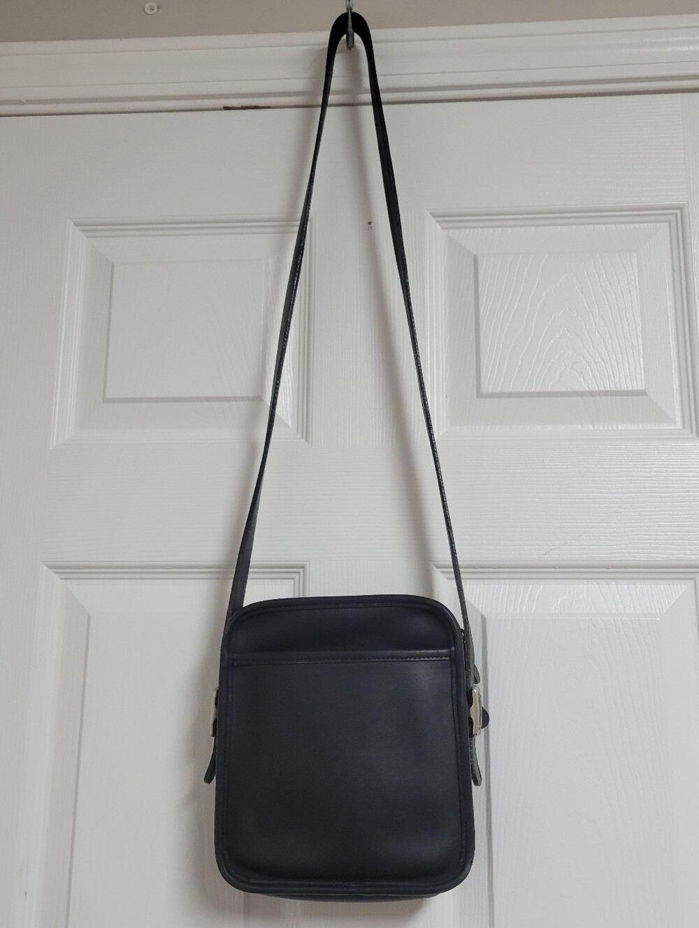 Coach Vintage #9817  Camera Crossbody Handbag Purse.